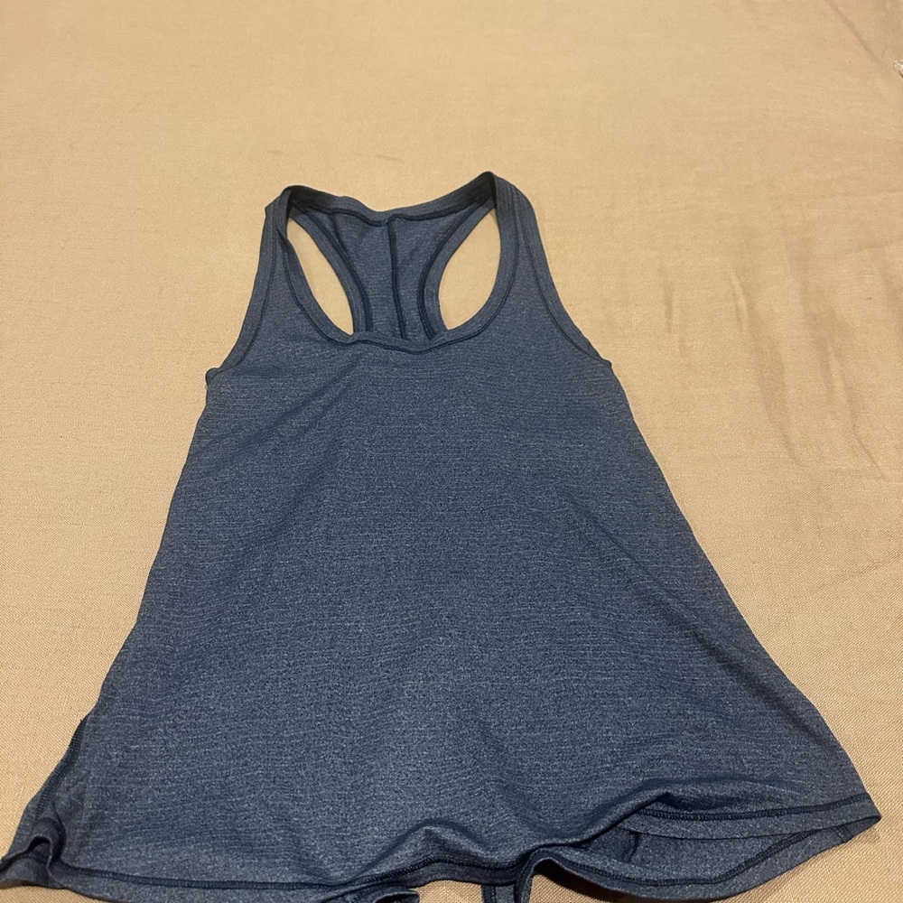 Lululemon athletica grey stripped tank. Fits like a 6-8. 🩶